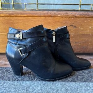Louise et Cie Black Leather Heeled Booties with Gold Accents - Size 8